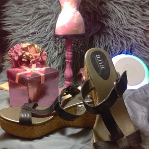 ANA BLACK LEATHER WEDGE